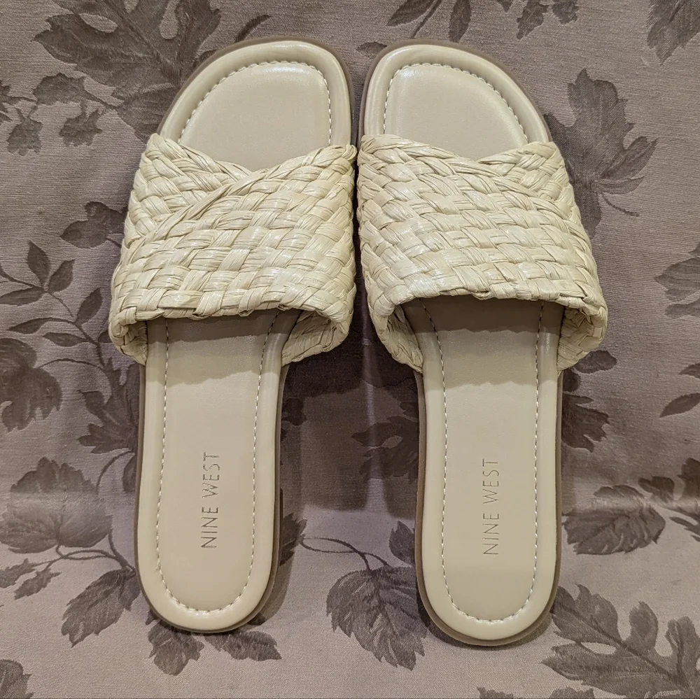 Nine West Havah Flat Sandals, Size 9.5, Like New! EUC - Picture 1 of 8